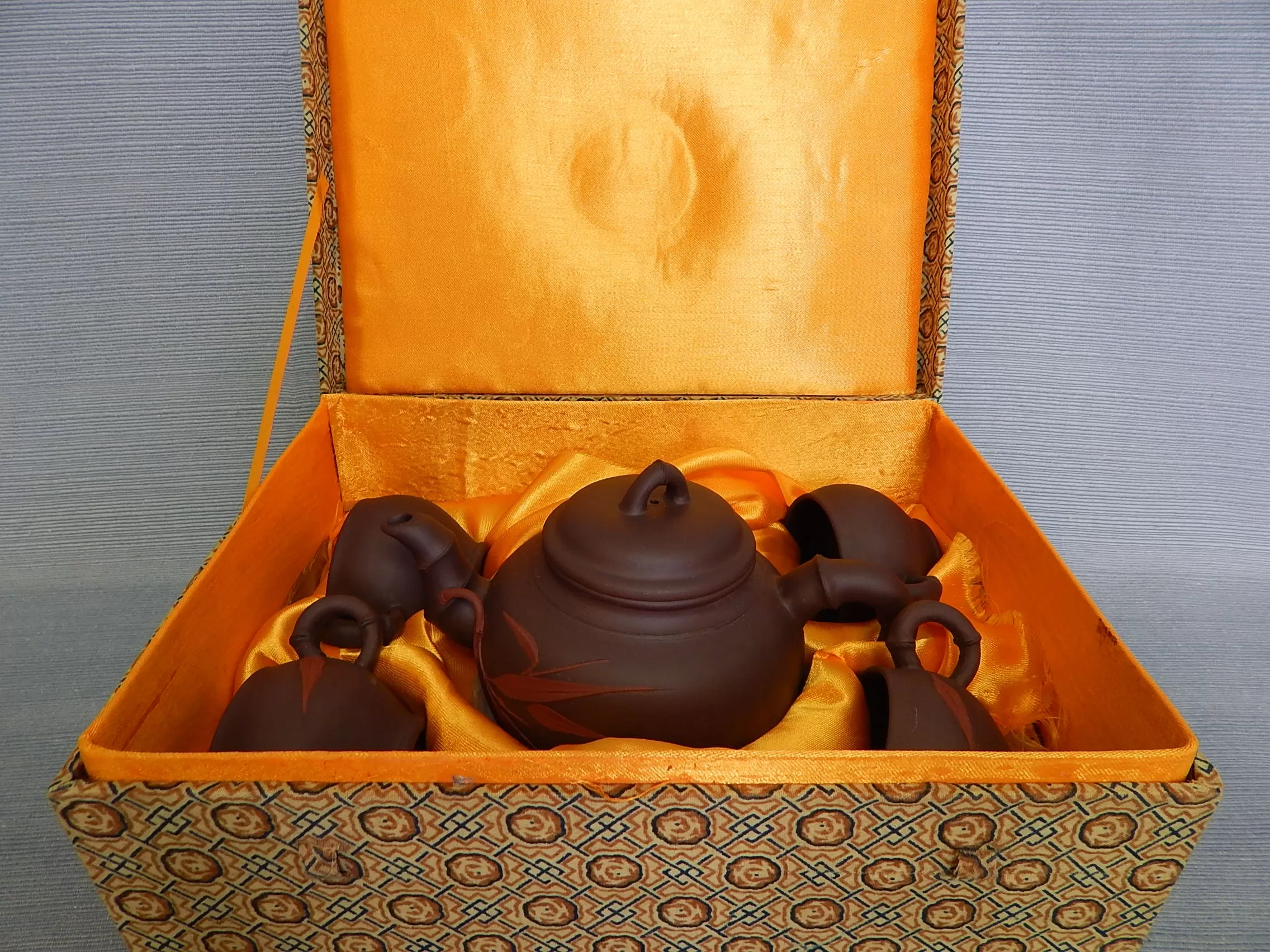 Chinese Brown Tea Pot with 4 Cups