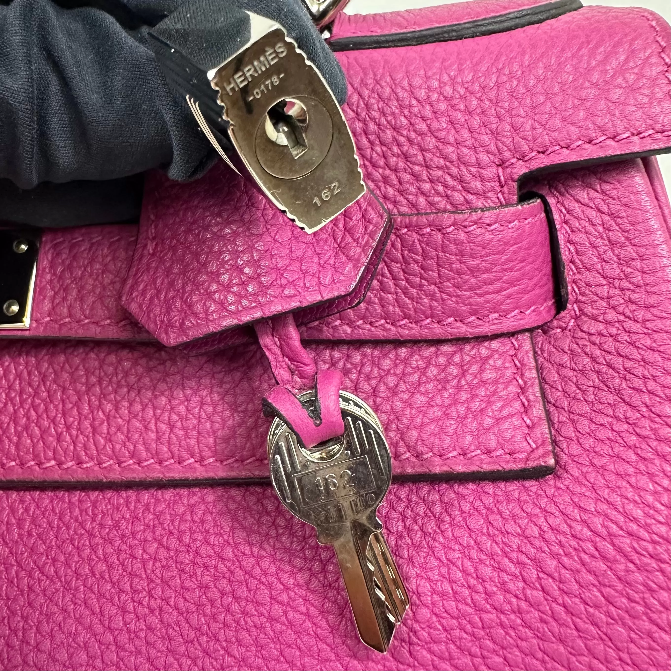 HERMÈS Kelly Handbag Rose Pourpre Togo with Palladium Hardware 28