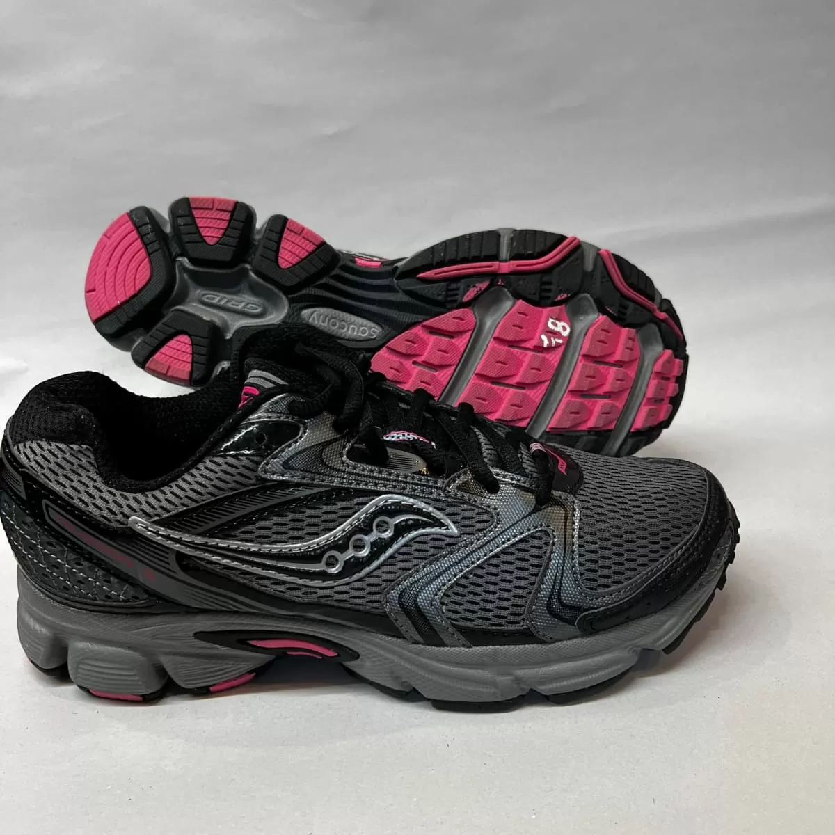 Women's Saucony Cohesion 5 Running Shoe  Black/Pink/Silver  Size 8.5M - Preowned