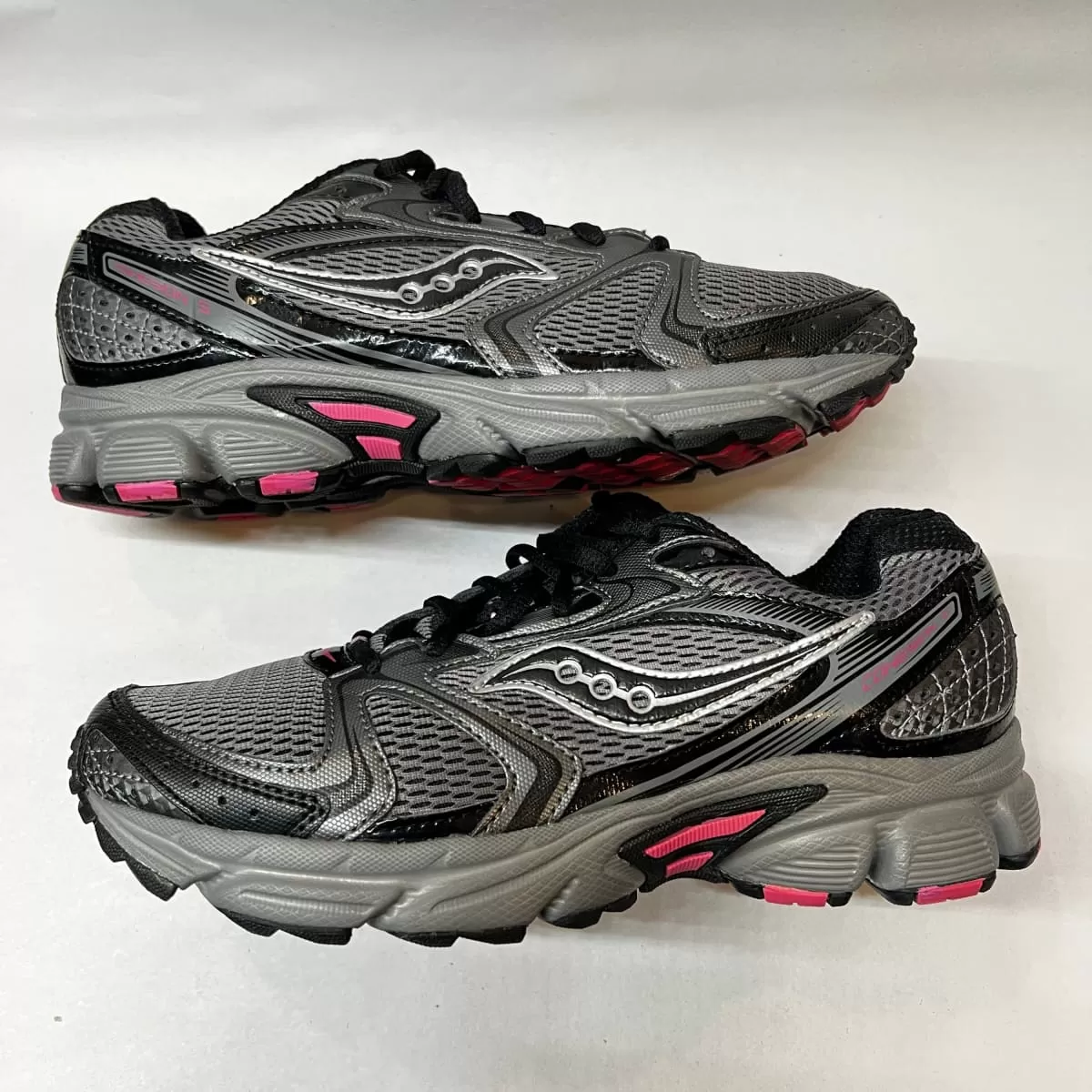 Women's Saucony Cohesion 5 Running Shoe  Black/Pink/Silver  Size 8.5M - Preowned