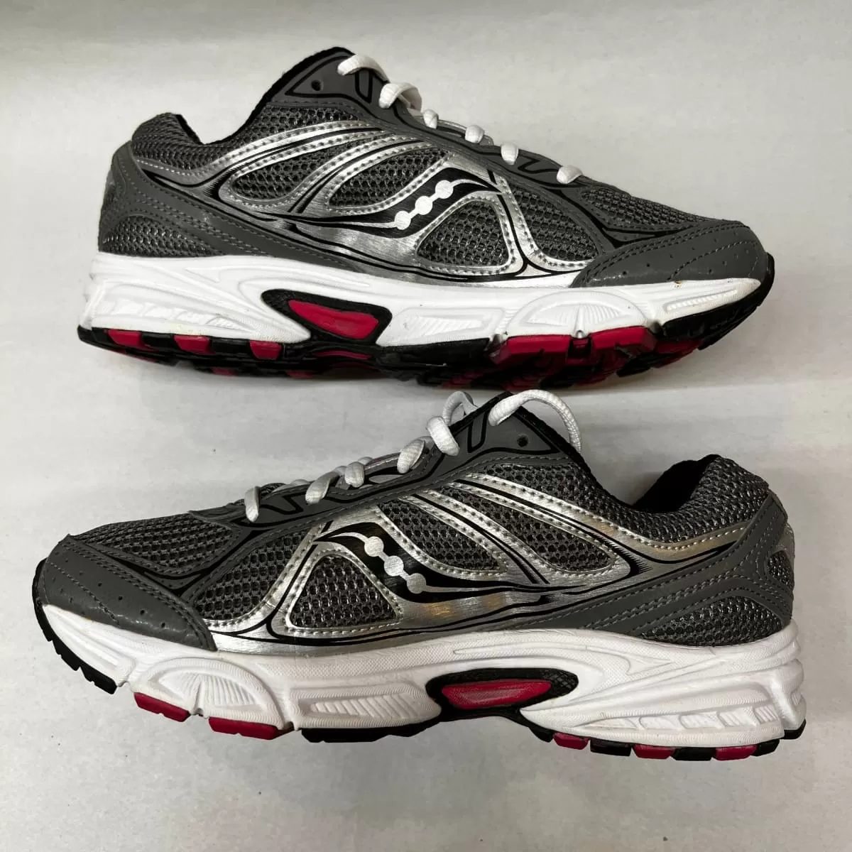 Women's Saucony Cohesion 7 Running Shoe Grey/Silver/Pink Size 7 Wide - Preowned